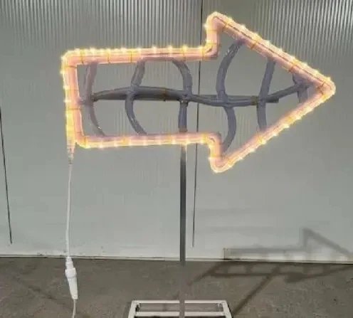 Flèche lumineuse Easy Fix 2D LED, 62 × 99 × 36 cm, sur pied, aluminium