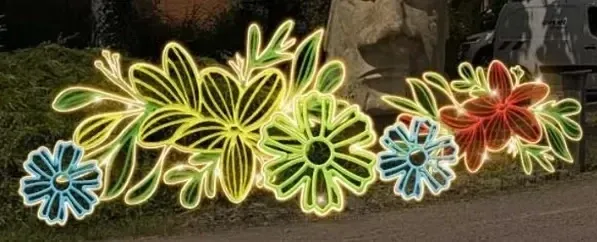 Fleurs lumineuses 2D LED, plastique coloré, 495 × 180 cm, blanc chaud, debout, imprimées en 3D, aluminium