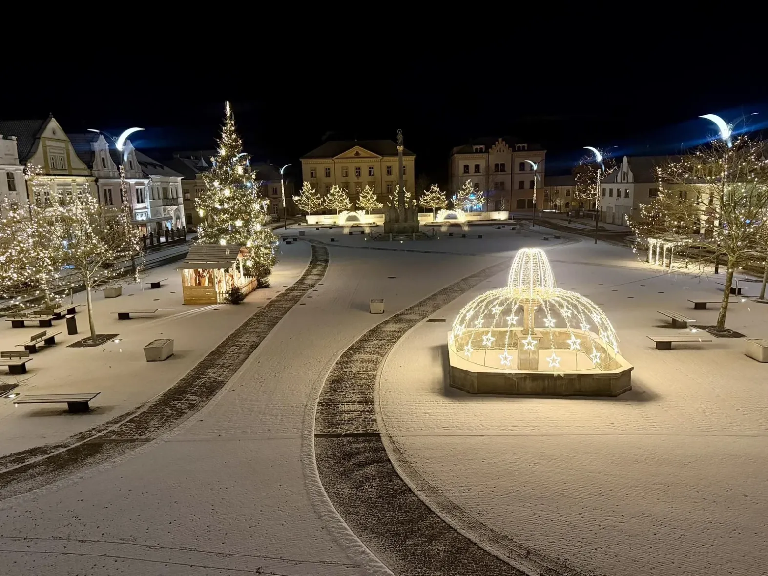 La place d'une petite ville